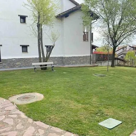 Un Encanto De Duplex Jaca Extérieur photo
