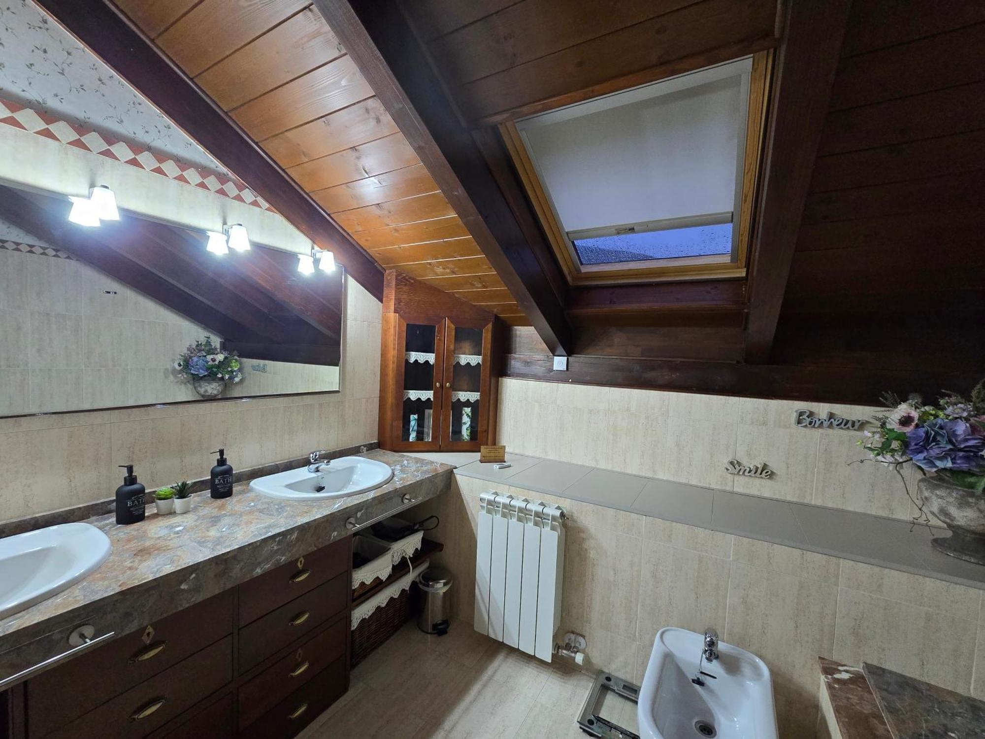 Un Encanto De Duplex Apartment *